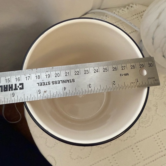 Colorful Stripe Decorative utensil holder with Wave Rim. - Picture 4 of 6